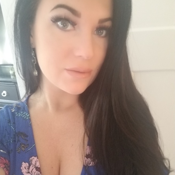 Welcome to my Closet - Picture 1 of 8